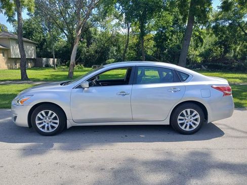Used 2013 Nissan Altima 2.5 S FWD image 2