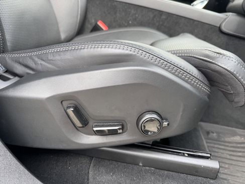 Used 2024 Volvo XC90 B6 Ultimate w/ Protection Package image 33