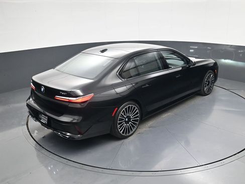 Used 2025 BMW 760i xDrive w/ Executive Package image 39