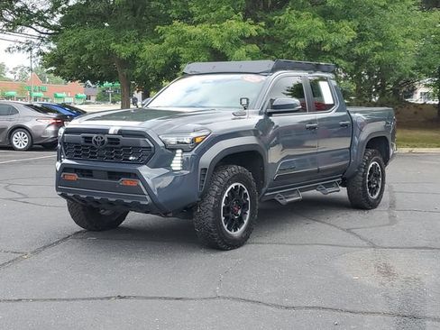 Used 2024 Toyota Tacoma TRD Off-Road w/ TRD Off Road Upgrade Package AWD/4WD image 2