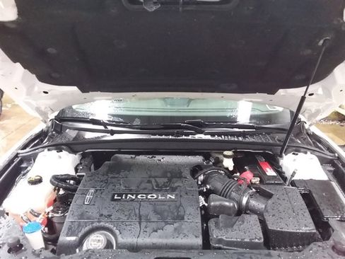 Used 2017 Lincoln Continental Select w/ Climate Package image 8