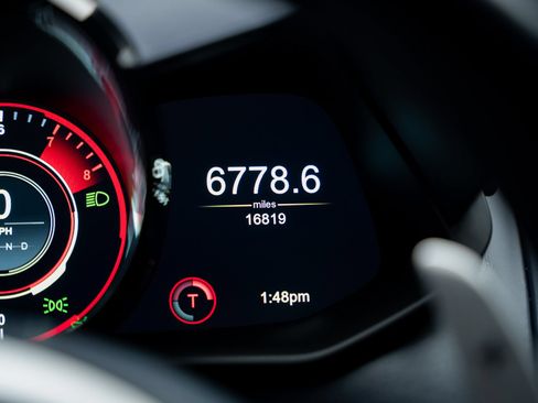 Used 2023 Aston Martin V8 Vantage Coupe RWD image 44