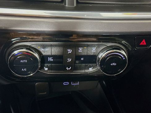 Used 2024 Chevrolet Trax ACTIV w/ Sunroof Package image 21