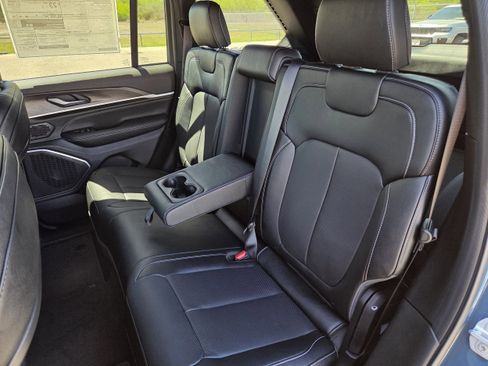 New 2026 Jeep Grand Cherokee Limited AWD/4WD image 24
