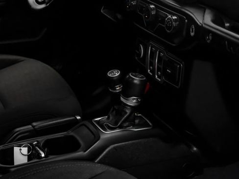Used 2019 Jeep Wrangler Sport AWD/4WD image 27