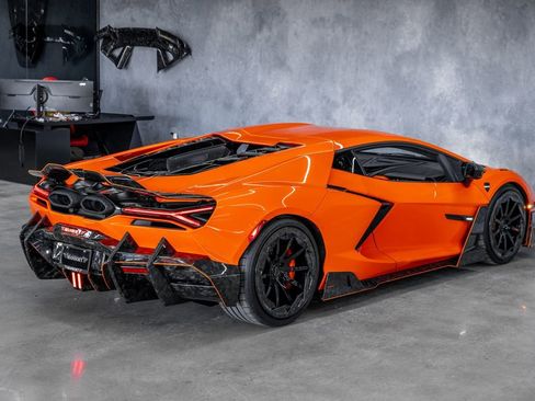 Used 2024 Lamborghini Revuelto AWD/4WD image 19