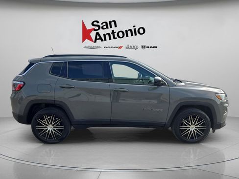 Certified 2024 Jeep Compass Latitude image 9