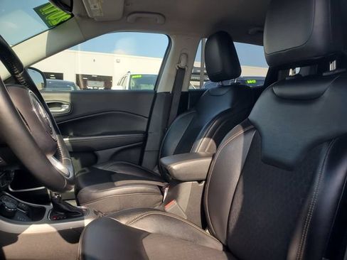 Used 2017 Jeep Compass Latitude w/ Popular Equipment Group AWD/4WD image 8