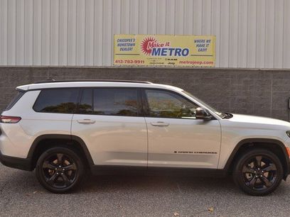 Used 2023 Jeep Grand Cherokee L Laredo