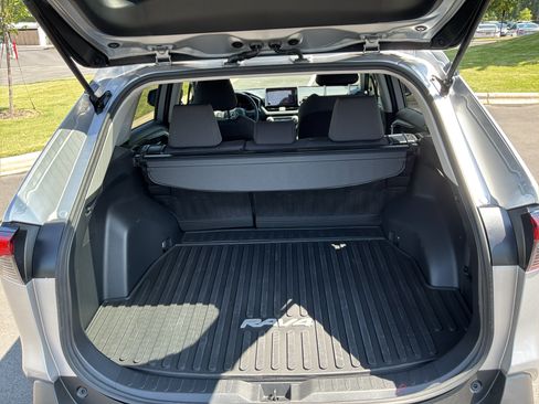 Used 2025 Toyota RAV4 XLE AWD/4WD image 31