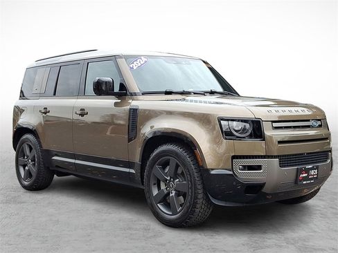 Used 2024 Land Rover Defender 110 X-Dynamic SE image 3