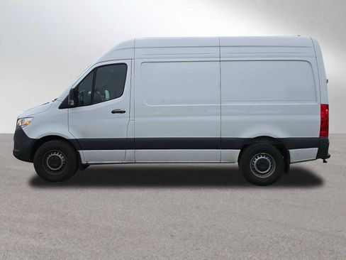 Used 2025 Mercedes-Benz Sprinter 2500 image 6