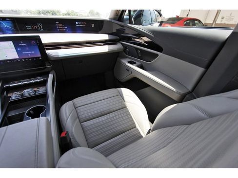 Used 2024 Lincoln Nautilus Reserve w/ Equipment Group 202A AWD/4WD image 12