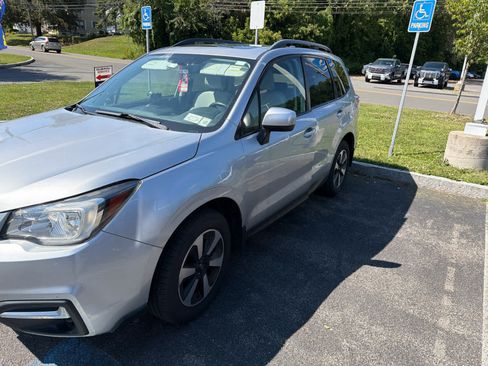 Used 2017 Subaru Forester 2.5i Premium w/ All-Weather Package AWD/4WD image 2