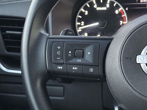 Used 2024 Nissan Rogue S image 25