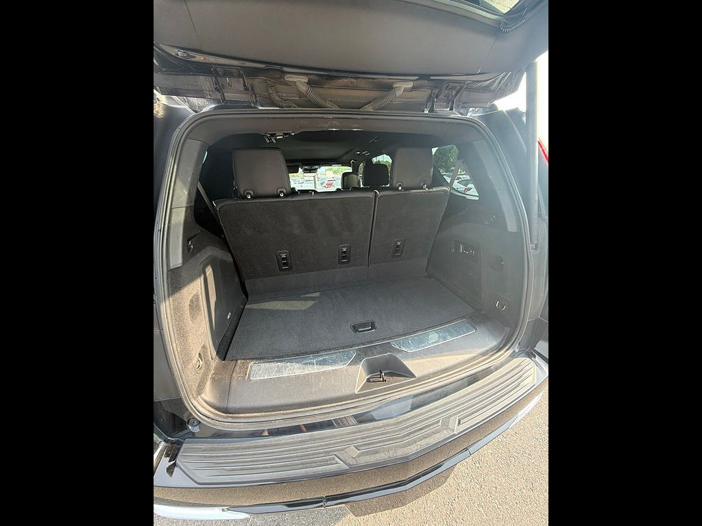 Used 2023 Cadillac Escalade Premium Luxury AWD/4WD image 19