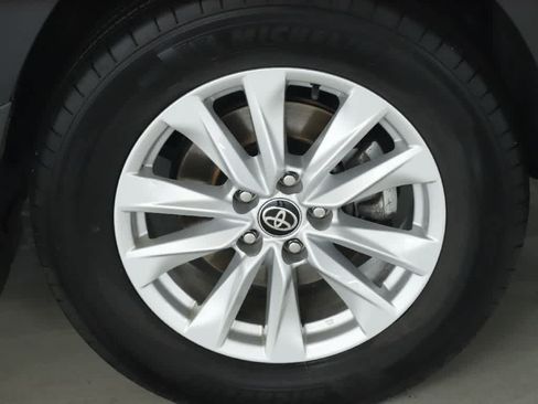 Used 2024 Toyota Corolla Cross LE w/ Moonroof Package AWD/4WD image 10