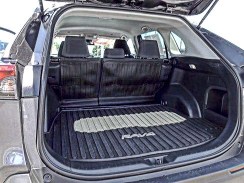 Used 2024 Toyota RAV4 LE AWD/4WD image 22