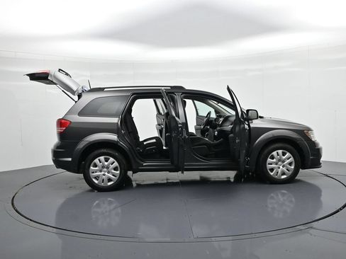 Used 2020 Dodge Journey SE FWD image 22