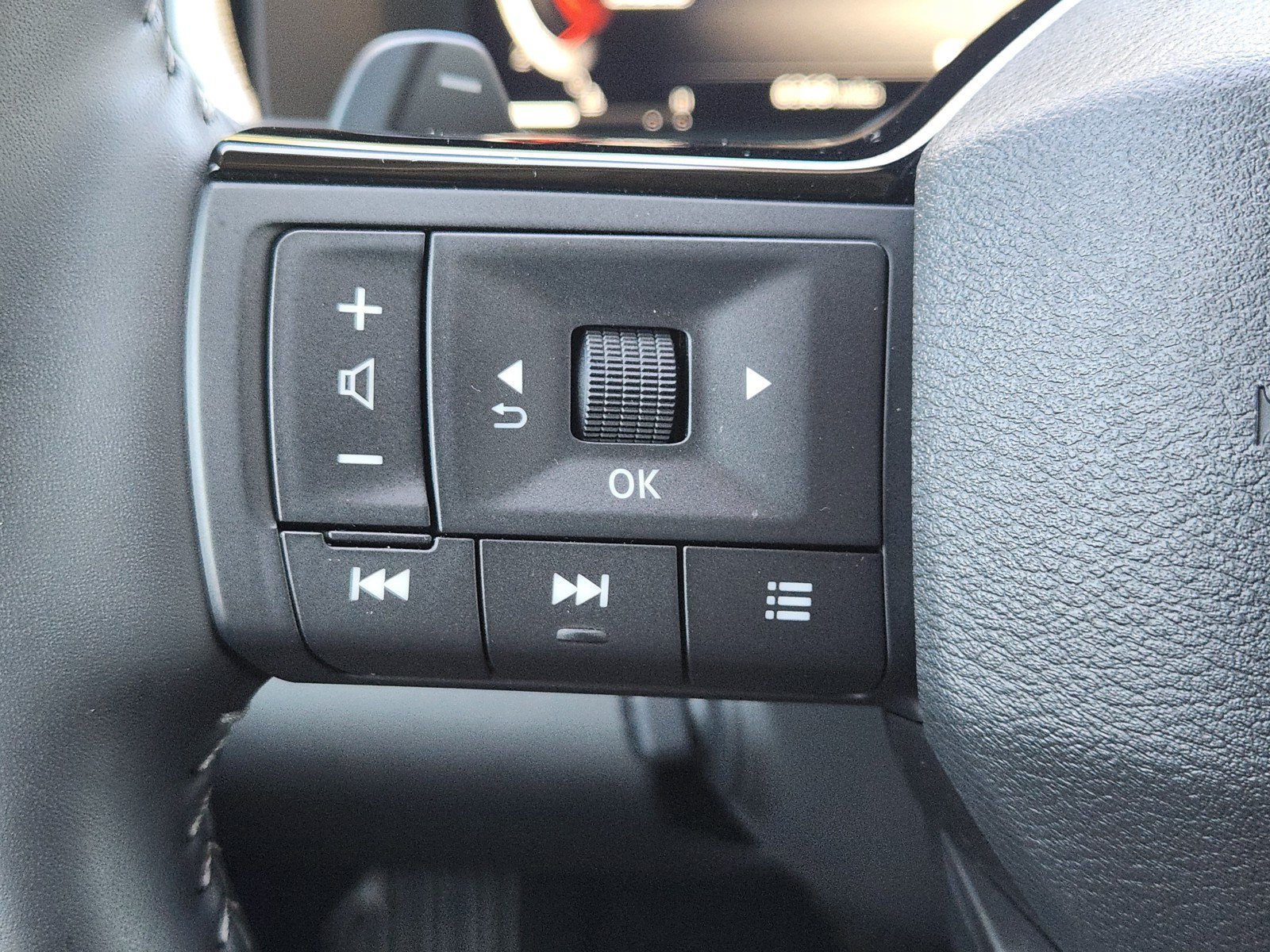 Used 2026 Nissan Pathfinder Platinum FWD image 23