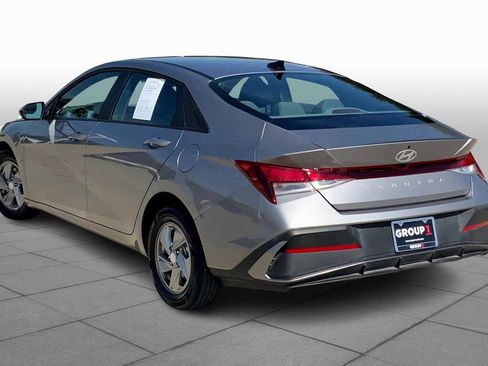 Used 2024 Hyundai Elantra SE image 10
