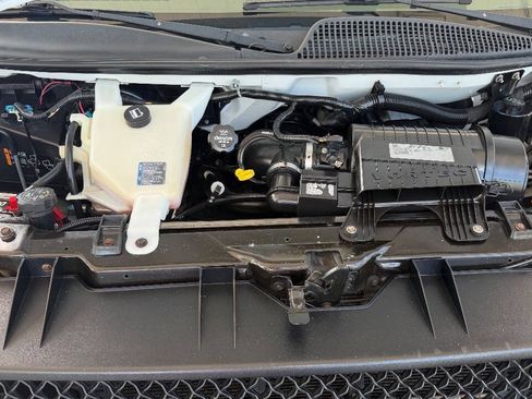 Used 2017 Chevrolet Express 2500 RWD image 22