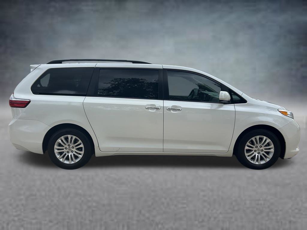 Used 2016 Toyota Sienna XLE FWD image 7