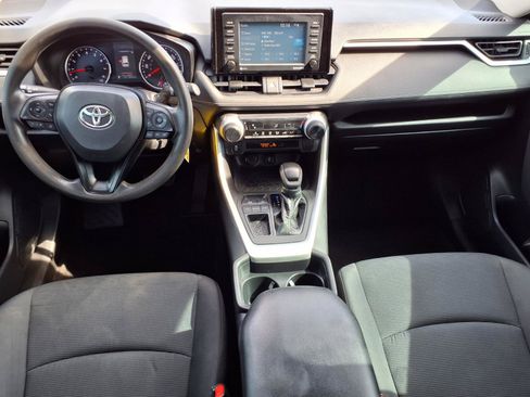 Used 2021 Toyota RAV4 LE FWD image 4
