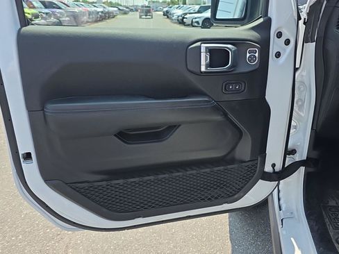 Used 2024 Jeep Wrangler Unlimited Rubicon 4xe AWD/4WD image 11