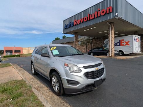 Used 2017 Chevrolet Equinox LS image 1