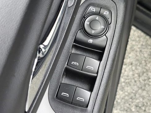 Used 2019 Chevrolet Equinox LS w/ LS Convenience Package FWD image 28