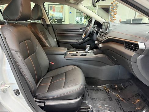 Used 2021 Nissan Altima 2.5 SR w/ SR Premium Package FWD image 17