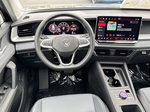 New 2026 Volkswagen Tiguan SE image 12