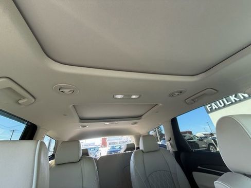 Used 2024 Buick Enclave Avenir w/ Avenir Technology Package image 22