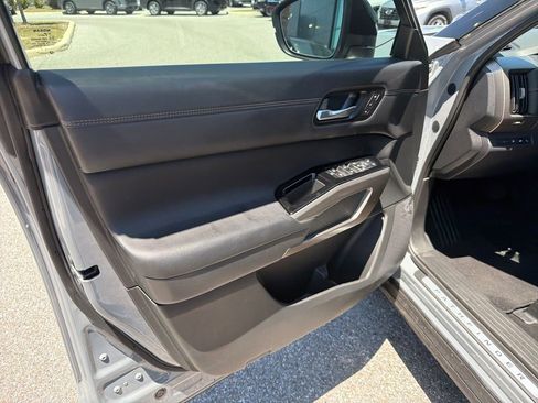 Used 2024 Nissan Pathfinder Platinum AWD/4WD image 14