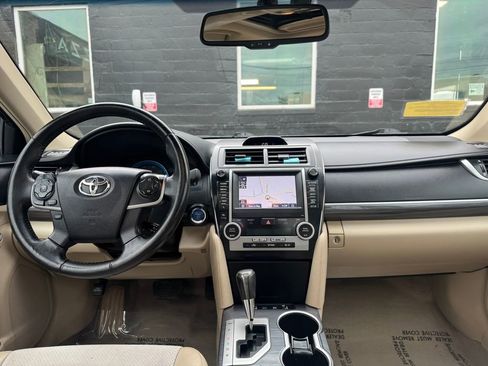 Used 2013 Toyota Camry XLE w/ Leather Pkg image 17
