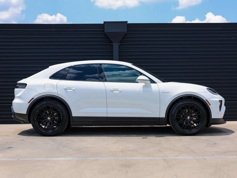New 2025 Porsche Macan Electric RWD image 8