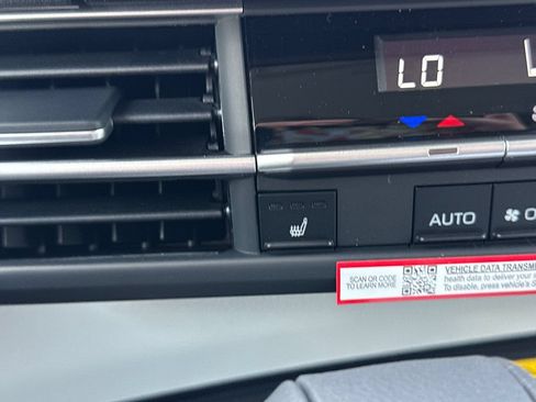 Used 2026 Toyota Sienna XLE AWD/4WD image 31