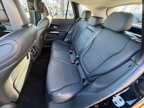 Used 2024 Mercedes-Benz GLC 300 4MATIC image 17