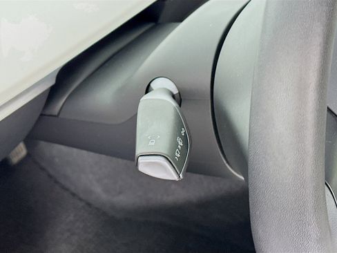 Used 2022 Tesla Model 3 image 16