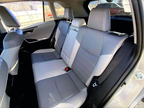 Used 2021 Toyota RAV4 Limited image 17