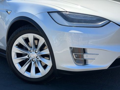 Used 2017 Tesla Model X 90D AWD/4WD image 5