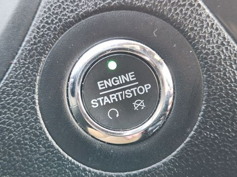 Used 2018 Ford Explorer XLT w/ Equipment Group 202A image 21