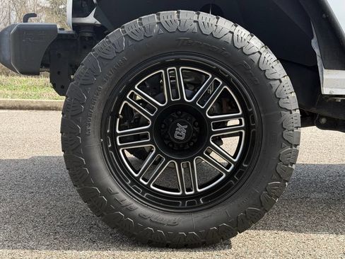Used 2016 Jeep Wrangler Unlimited Sahara w/ Connectivity Group AWD/4WD image 35