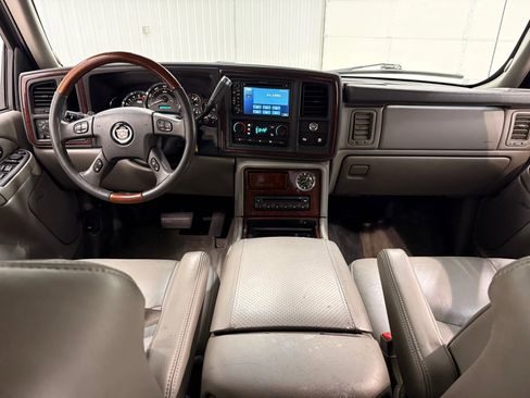 Used 2005 Cadillac Escalade EXT image 13