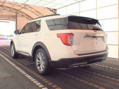 Used 2022 Ford Explorer XLT w/ Equipment Group 202A image 8