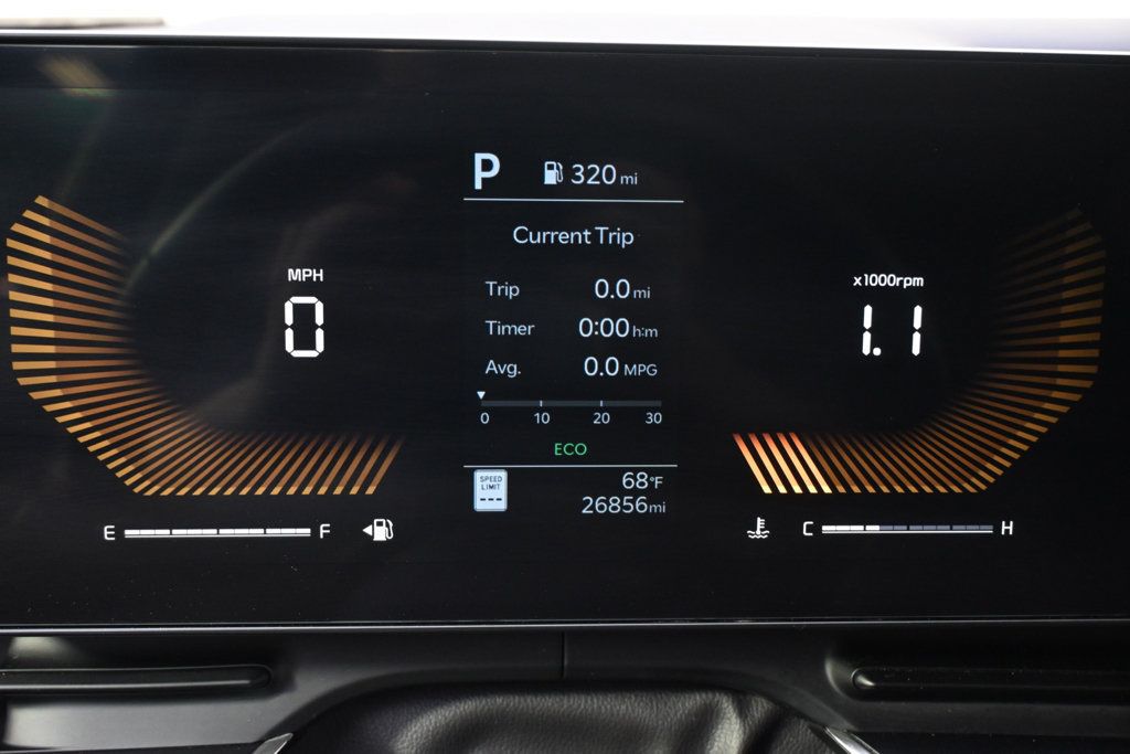 Used 2025 Kia Carnival FWD image 26