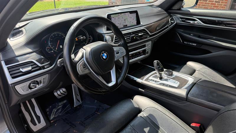 Used 2018 BMW 750i RWD image 31