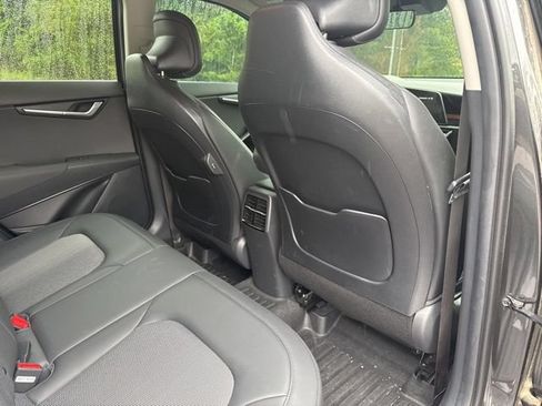 Used 2025 Kia Niro EX FWD image 23