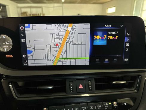 Used 2022 Lexus ES 350 Ultra Luxury w/ Accessory Package image 27